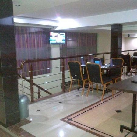 Erin Int Hotel Makassar Esterno foto