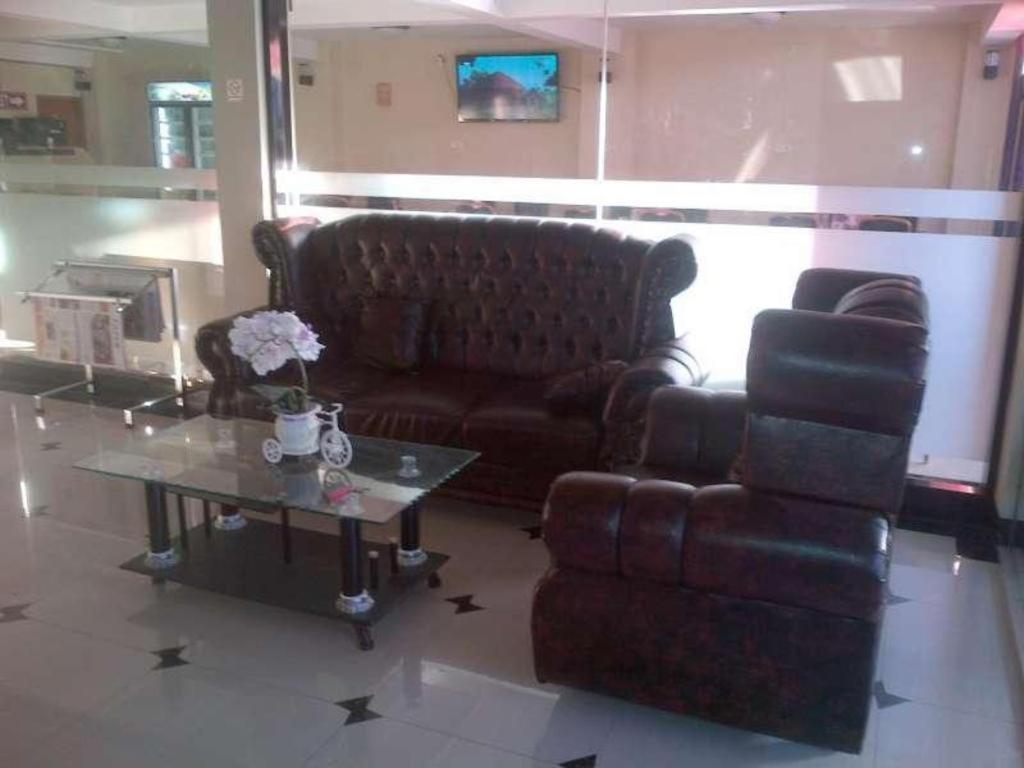 Erin Int Hotel Makassar Esterno foto