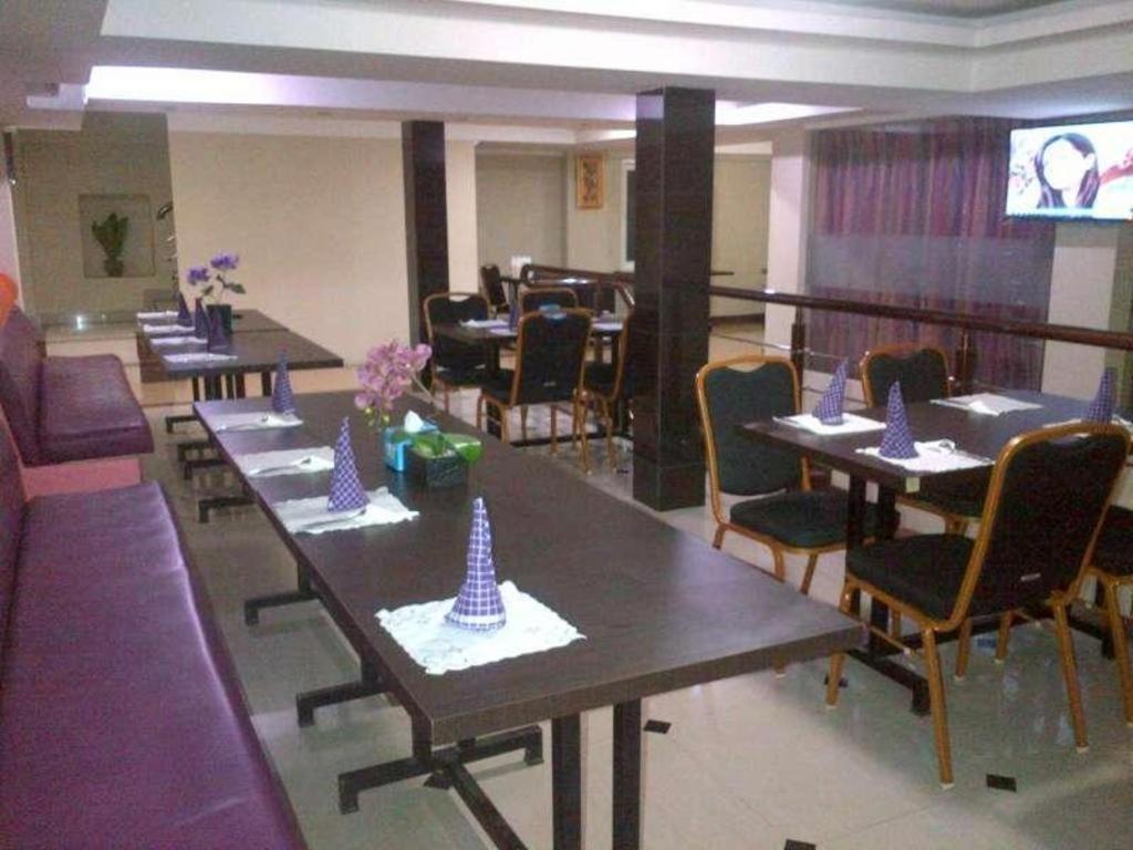 Erin Int Hotel Makassar Esterno foto