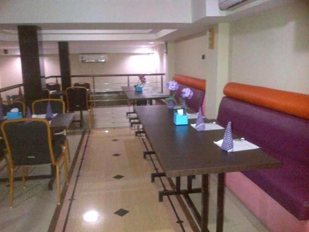 Erin Int Hotel Makassar Esterno foto