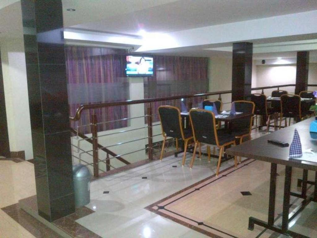 Erin Int Hotel Makassar Esterno foto